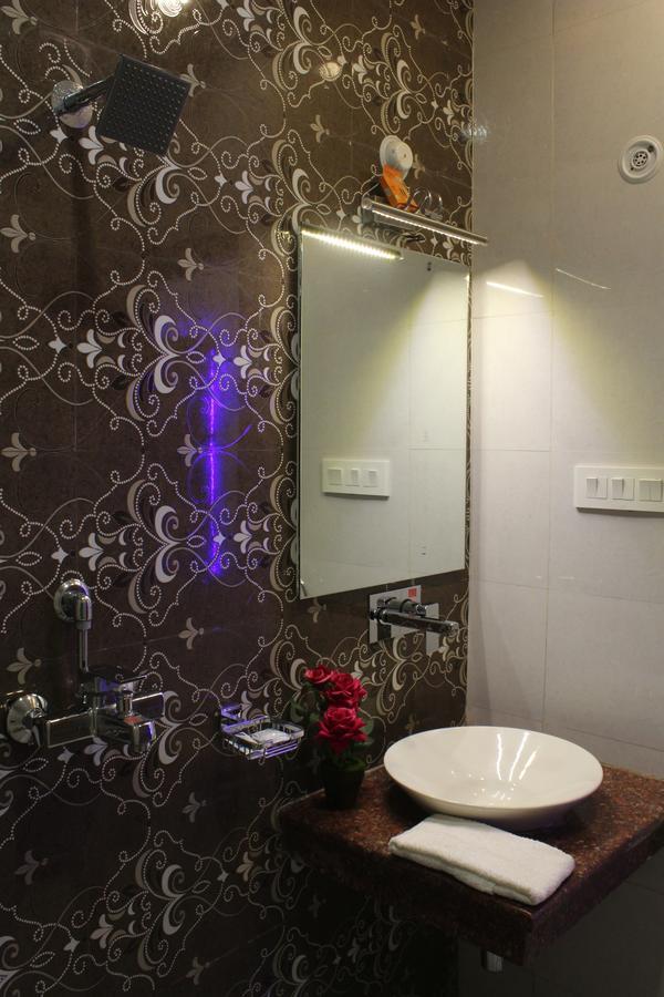 Regal Hotel And Restaurant Mathura Exterior foto