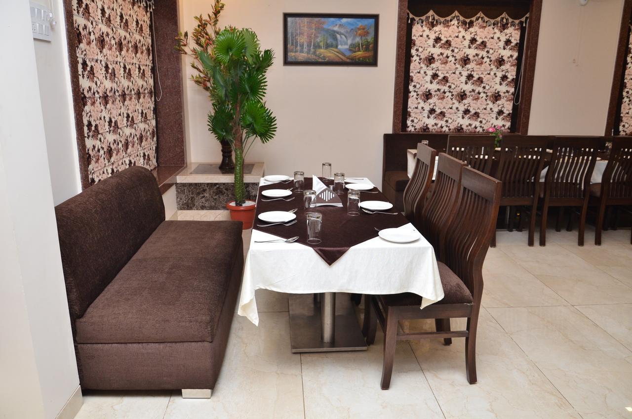 Regal Hotel And Restaurant Mathura Exterior foto