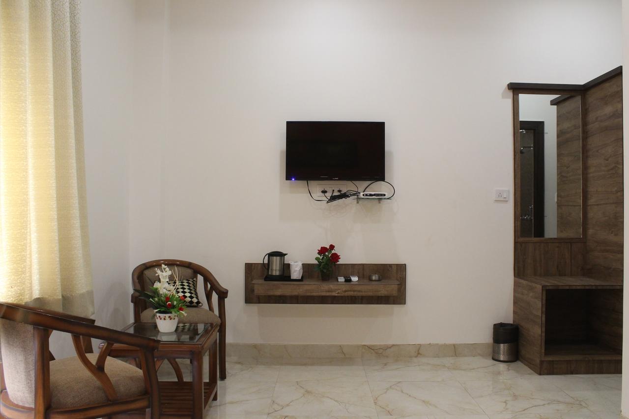Regal Hotel And Restaurant Mathura Exterior foto