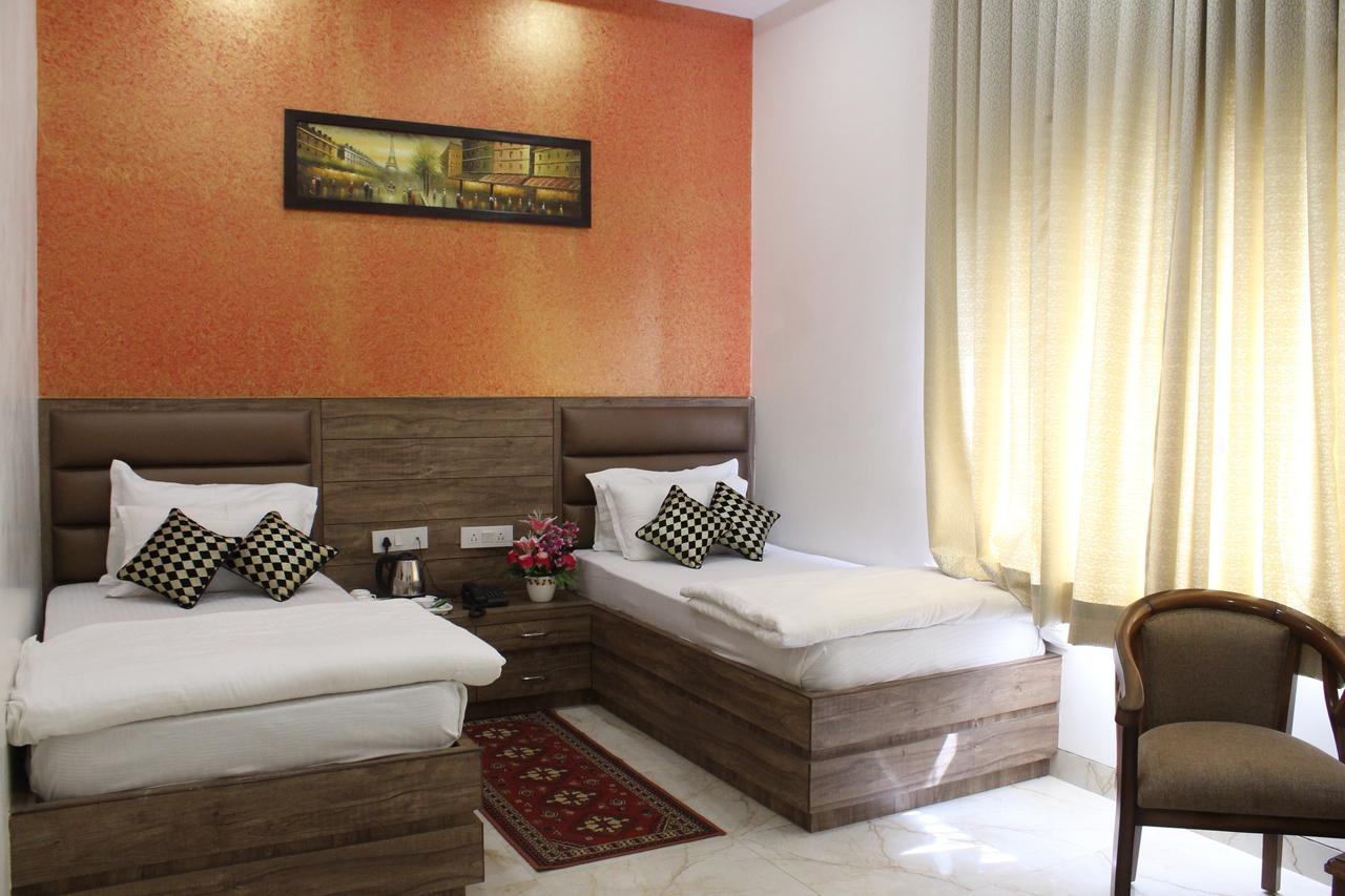Regal Hotel And Restaurant Mathura Exterior foto