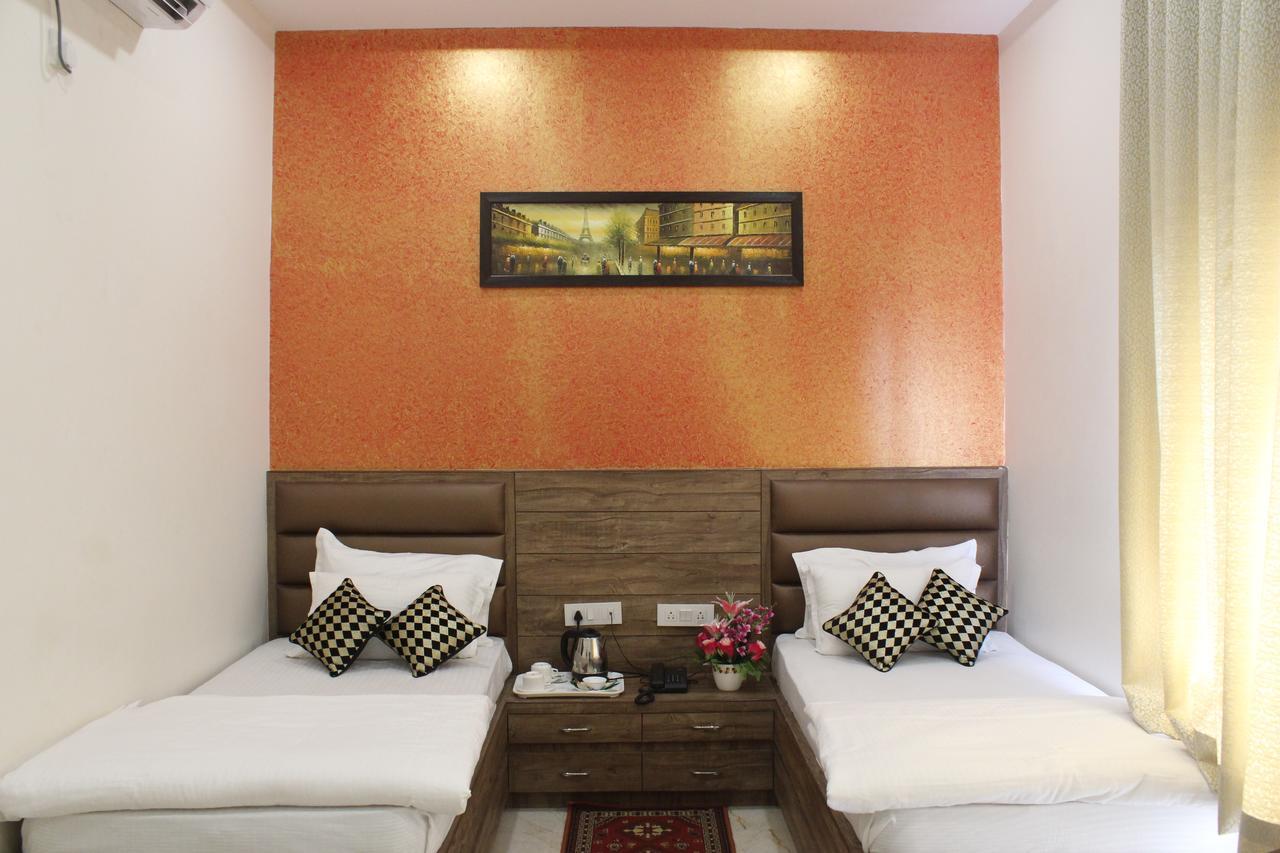 Regal Hotel And Restaurant Mathura Exterior foto