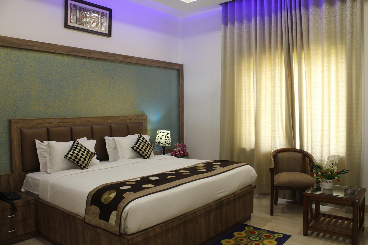 Regal Hotel And Restaurant Mathura Exterior foto