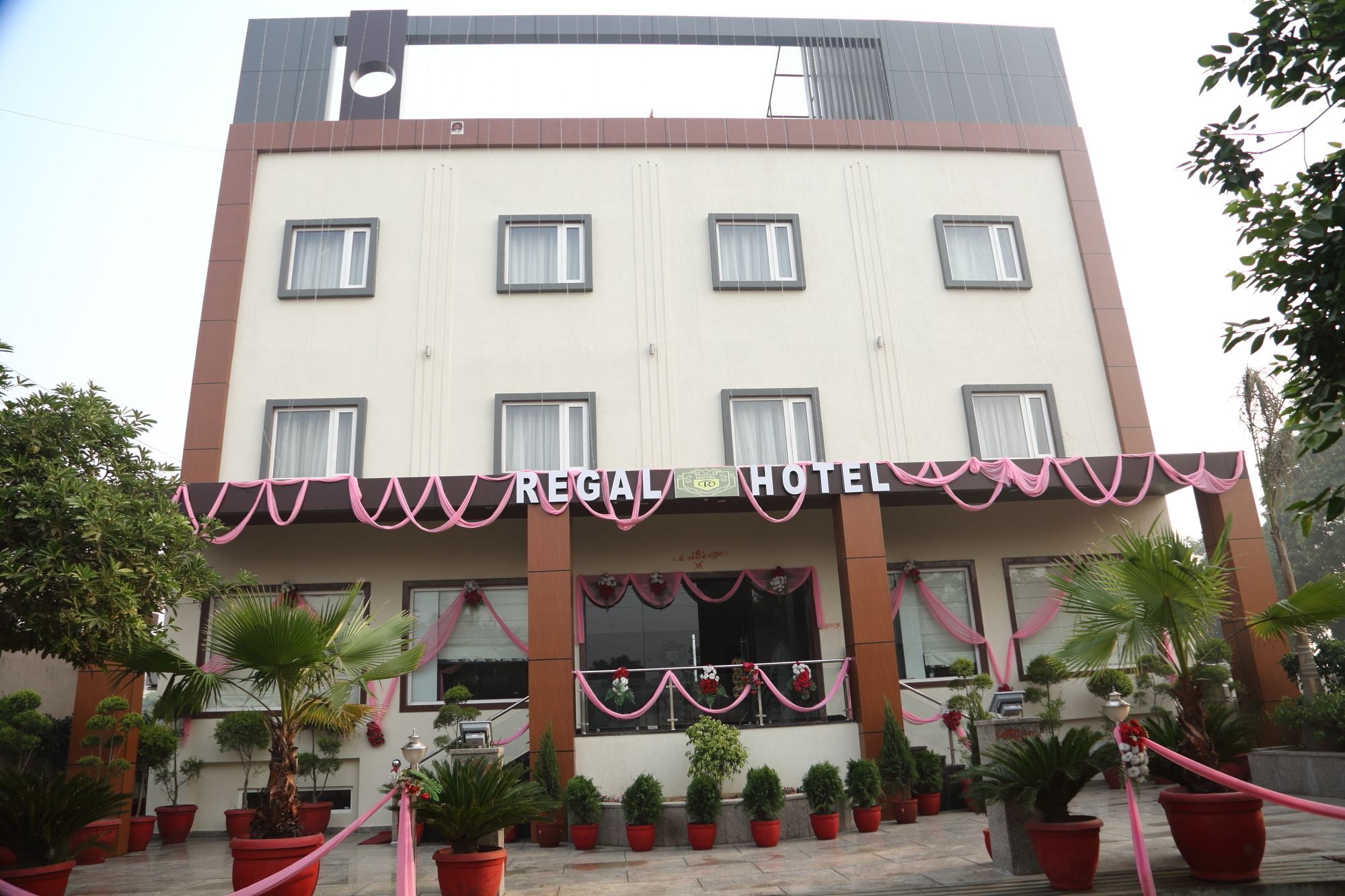 Regal Hotel And Restaurant Mathura Exterior foto