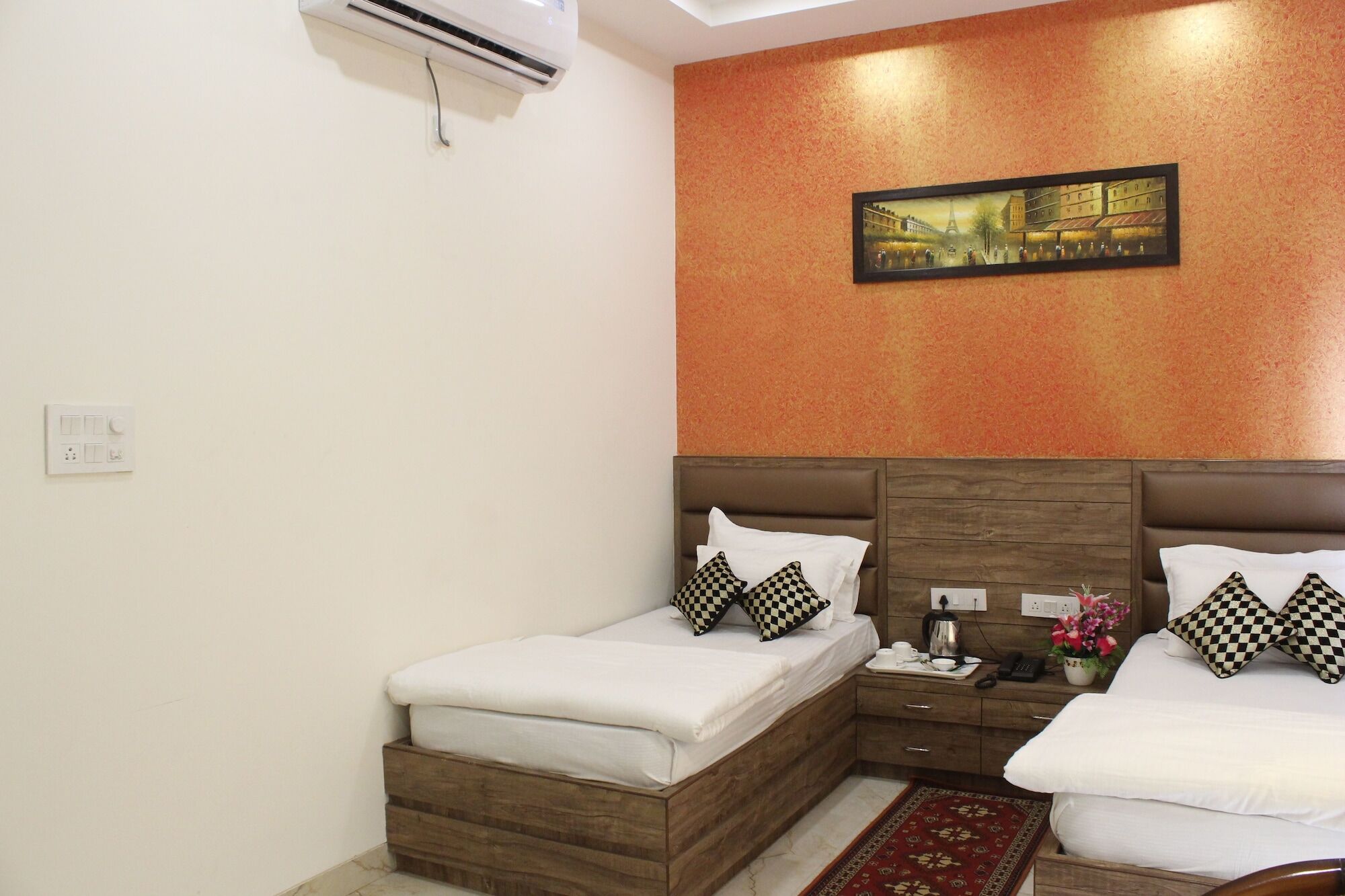 Regal Hotel And Restaurant Mathura Exterior foto