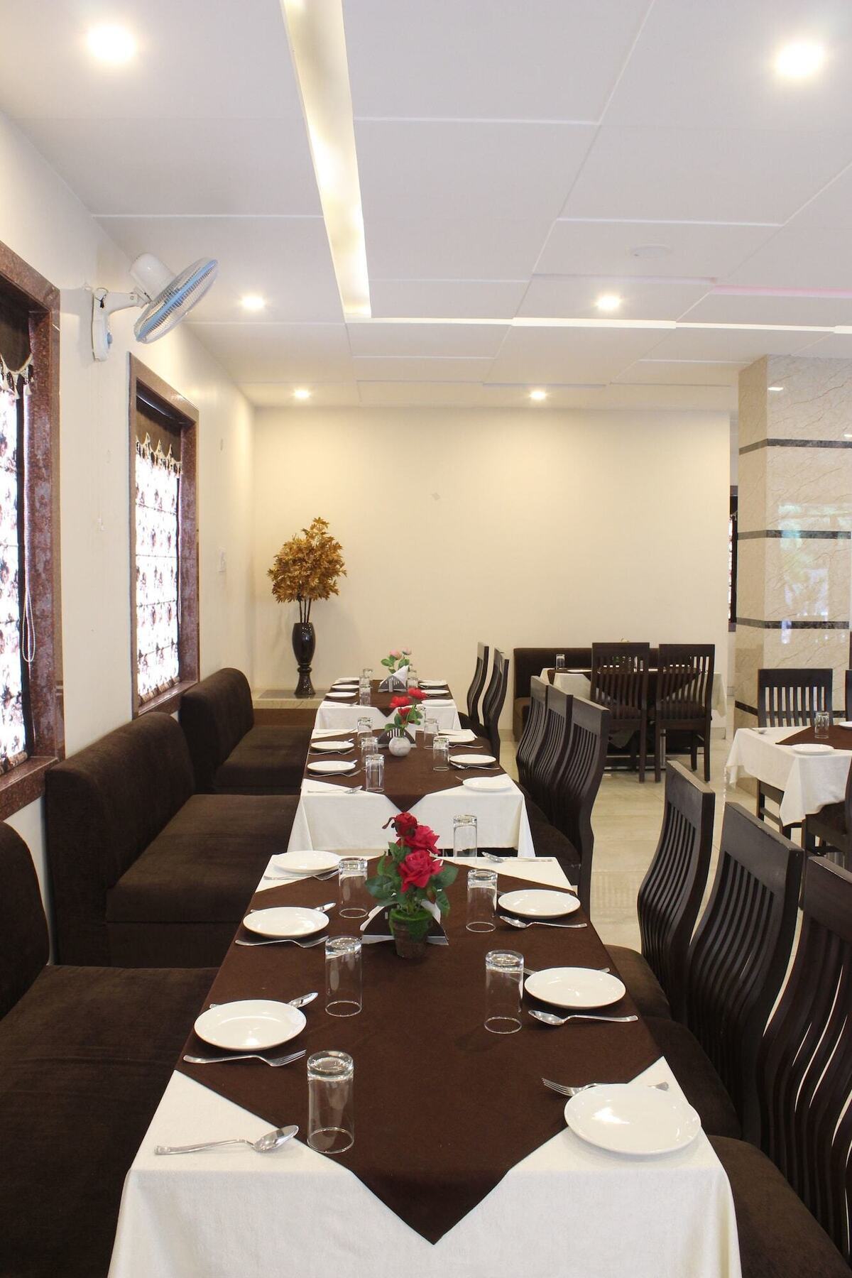 Regal Hotel And Restaurant Mathura Exterior foto